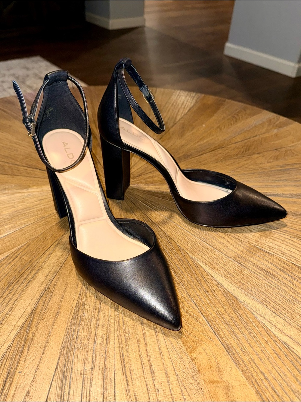 Aldo Black Pointed-Toe Ankle-Strap Block Heels, size 8 - Picture 3 of 8